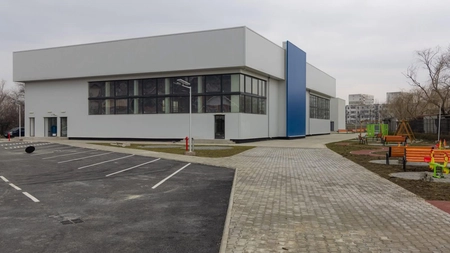 Lucrările de la Centrul Multifuncțional pentru educație și sport din zona Cicoarei se aproprie de final