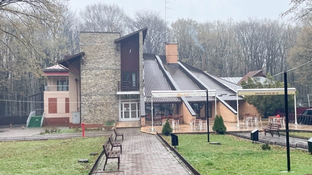 Sigur ai trecut măcar o dată pe aici. Acesta este locul unde se consuma un întreg tir de bere și 10.000 de mici doar într-o singură zi: „Lumea venea de peste tot”