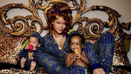 Rihanna a născut ca o divă: Perle, ochelari de soare și lux chiar în sala de naștere