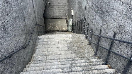 După ce lucrările de reparații și modernizare ale pasajului pietonal Frumoasa au fost finalizate, problemele încă persistă