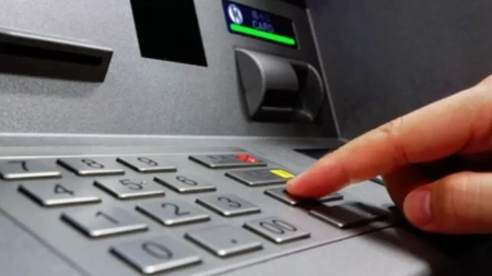Acești români nu au acces la bancomate! Ce trebuie să facă toți cei care vor să retragă bani de pe card