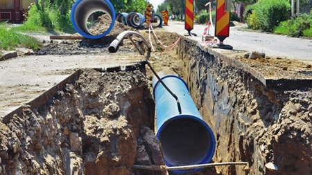 Două asocieri de firme vor contractul de peste 11 milioane de euro dintr-o comună din Iași! Proiectul prevede extinderea rețelei de alimentare cu apă și canalizare