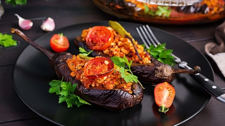 Vinete umplute cu carne, după rețeta turcească! Un preparat ce se gătește rapid și e foarte gustos!