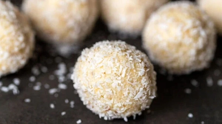 Bomboane Raffaello – Rețetă simplă și delicioasă, fără coacere