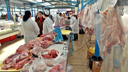 Scumpiri uriașe la alimente înainte de Paște! Românii primesc o nouă lovitură
