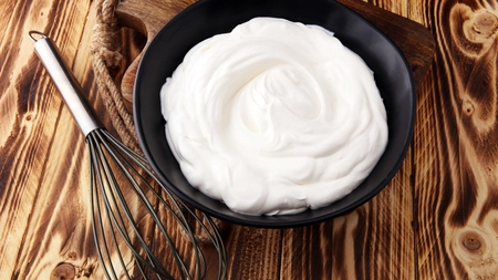 Cum să faci frișcă din lapte? Ai nevoie de doar câteva ingrediente!