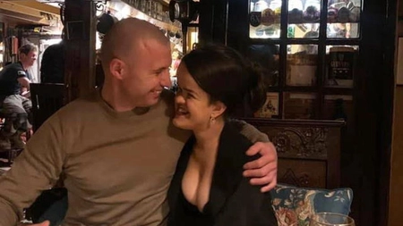 Este hărțuită pe stradă pentru că este într-o relație cu „tatăl” ei! Cei doi vor să se mute pe insulă pustie!
