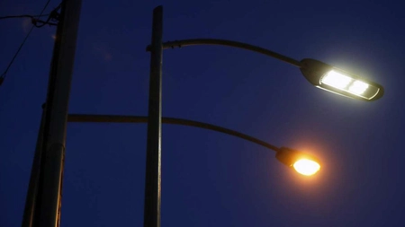 Primăriile din județul Iași primesc bani pentru noi investiții în iluminatul public stradal. Banii sunt alocați de Administrația Fondului pentru Mediu