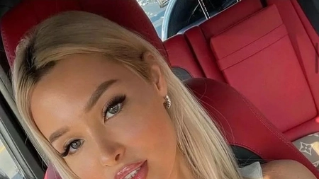 Lily s-a postat făcând clătite, în lenjerie intimă! Fanii au luat-o razna văzând-o!