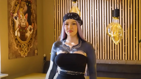 Mariana și-a schimbat culoarea pielii cu ajutorul cernelii de tatuaje! Este 90% acoperită!