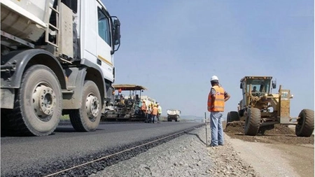 Peste 1,3 milioane de euro vor fi cheltuiți pentru modernizarea unor drumuri comunale! Primăria caută firme pentru realizarea proiectului