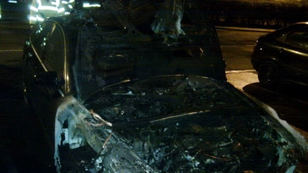 Atac de tip mafiot la Iași! Doi bărbați au pus la cale un plan diabolic, furișându-se în curtea dușmanului lor. Au aruncat cu benzină, iar un Audi a ars ca o torță 