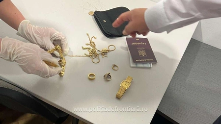 Produse de lux de zeci de mii de lei confiscate la Aeroportul Iași - FOTO