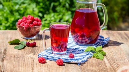 Rețetă de sirop de zmeură pentru iarnă. Cum să faci un desert care să-ți amintească de copilărie