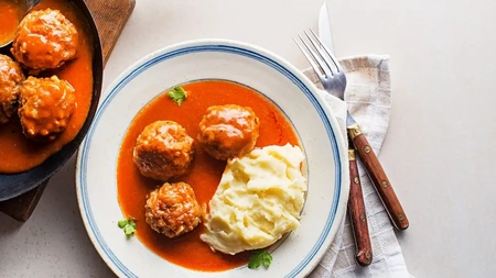 Rețeta de sos pentru chiftele cu bulion. Încearcă două rețete delicioase pentru masa de prânz