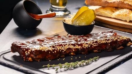Scăriță de porc la cuptor. Rețeta perfectă pentru o masă delicioasă