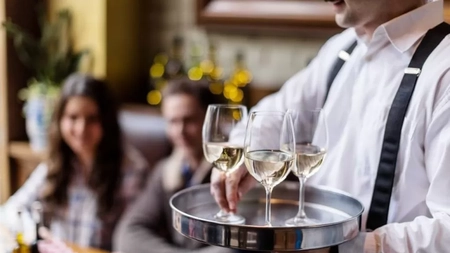 Schimbare majoră în HoReCa! Ce măsuri vor lua patronii de restaurante și cafenele