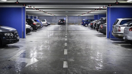 Amendă pentru șoferii care merg la mall cu mașina! Se schimbă regulile de parcare în zonele comerciale din România
