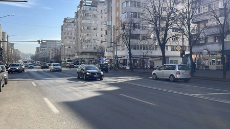 Cine reușește să treacă strada prin acest loc din Iași este o persoană norocoasă. Zilnic, câteva tragedii sunt evitate la milimetru