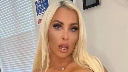 Vrea să se transforme într-o păpușă reală! Își injectează singură, acasă, botox!