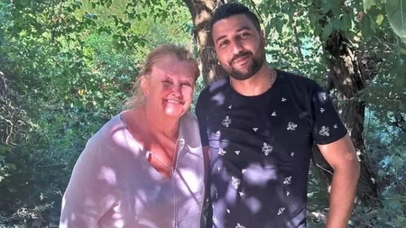 Are 73 de ani și trăiește o poveste de basm cu un bărbat de 39! „El este un tunisian cu sânge fierbinte!”