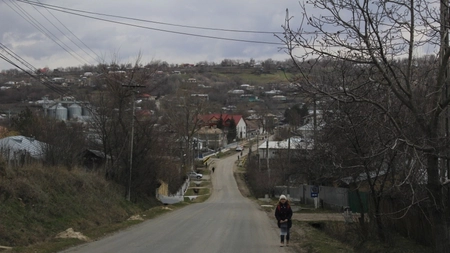 Clipe de groază la Rediu! O bătrână a fost bătută cu bestialitate de către doi indivizi. Unul dintre agresori este chiar cumnatul fiicei sale