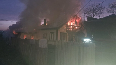 Incendiu în Târgul Frumos! Focul a izbucnit la o casă