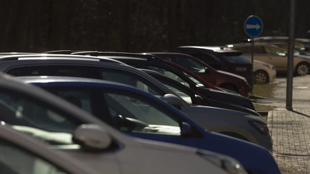 Vignieta auto pentru parcarea în zonă, noua taxă obligatorie pentru șoferi