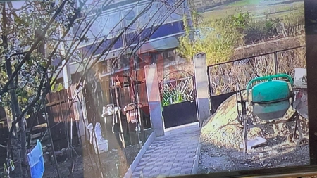 Mașina implicată în accidentul feroviar din Podu Iloaiei, târâtă sute de metri de tren. Momentul, surprins de camere. Șoferul nu a avut nicio șansă