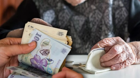 Un bătrân și-a lovit soția, pentru că aceasta a refuzat să-i dea pensia. După mai bine de un an de judecată, bătrâna a spus instanței că renunță la proces