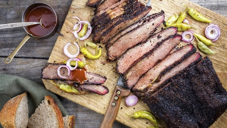 Rețeta pentru un brisket de vită delicios – Preparatul care îți va impresiona familia și musafirii, ideal pentru ocaziile speciale