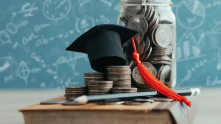 Bursele de studiu. Cum pot primi studenții astfel de recompense financiare?