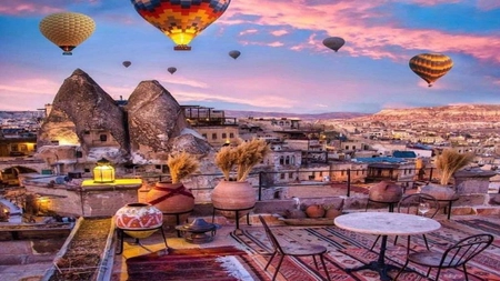 Află de ce trebuie să vizitezi Cappadocia, Turcia. Descoperă magia și misterul regiunii de poveste