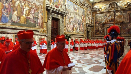 Care este salariul unui cardinal la Vatican. Papa Francisc a tăiat veniturile tuturor