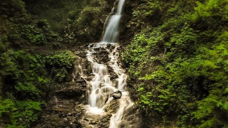 Cascada cheilor, o bijuterie naturală a României. Află de ce este atât de apreciată de turiști