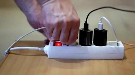 Electrocasnicele pe care trebuie să le scoți din priză înainte de a merge la somn! Care este pericolul