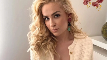 Elena Vișcu, un an de la divorțul de CRBL. Ce viață duce fosta soție a artistului