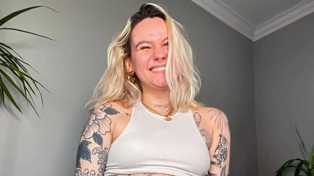 Și-a expus colecția de tatuaje, într-un compleu mulat! „Mărimea nu contează!”