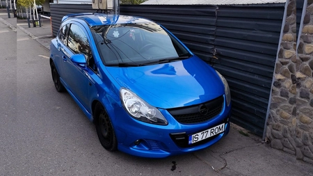 Un fost viceprimar din Iași a fost amendat de polițiști! Mașina sa a blocat o familie în curte, după ce autoturismul a fost parcat în fața porții