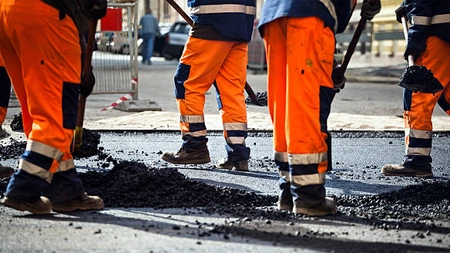 Constructori mari vor să pună mâna pe contractul de modernizare a drumurilor dintr-o comună din Iași! Proiectul depășește 1,3 milioane de euro