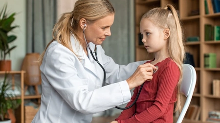 În cât timp se vindecă pneumonia la copii? Iată tot ce trebuie să știi pentru copilul tău!