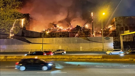 Infern la Paris! O explozie de foc și fum toxic blochează capitala franceză