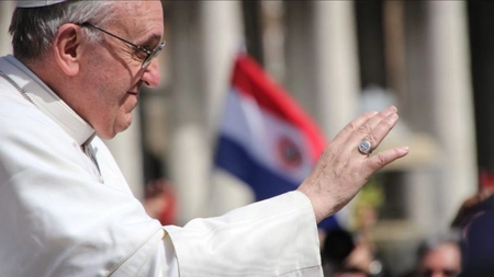 Inelul Papei urmează a fi distrus de cardinalul Kevin Joseph Farrell. Ce semnificație are acest ritual
