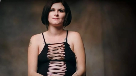 Este însărcinată în 37 de săptămâni, însă tot face striptease! A pierdut custodia celorlaltor copii din cauza drogurilor!