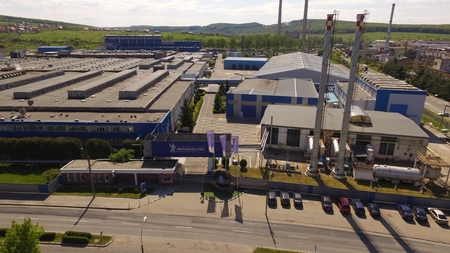 Schimbări majore la mega-compania străină care deține trei fabrici și mii de angajați în România! Ce îi așteaptă pe salariați în 2025