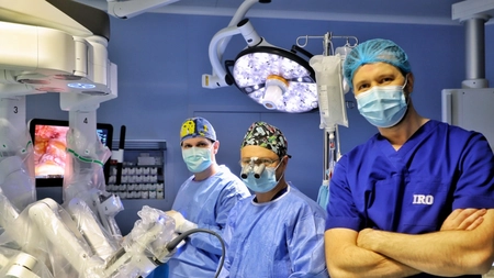 Premieră medicală în România și Europa de Est! La IRO Iași a fost realizată prima reconstrucție mamară cu ajutorul robotului