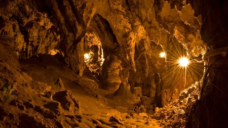 Peștera Polovragi, un loc plin de legende. Iată de ce să vizitezi acest loc impresionant