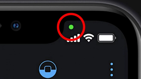 Îți clipește un punct verde pe ecran? Telefonul tău ar putea fi spionat chiar acum!