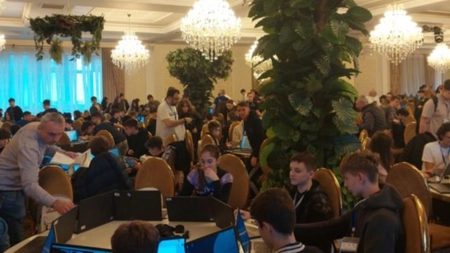 Revoltă la Botoșani! Peste 350 de elevi au susținut Olimpiada Națională de Informatică într-o sală de nunți
