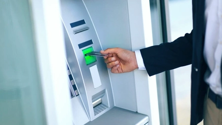 Avertisment pentru toți românii care au card bancar! Riscă să rămână fără bani în cont